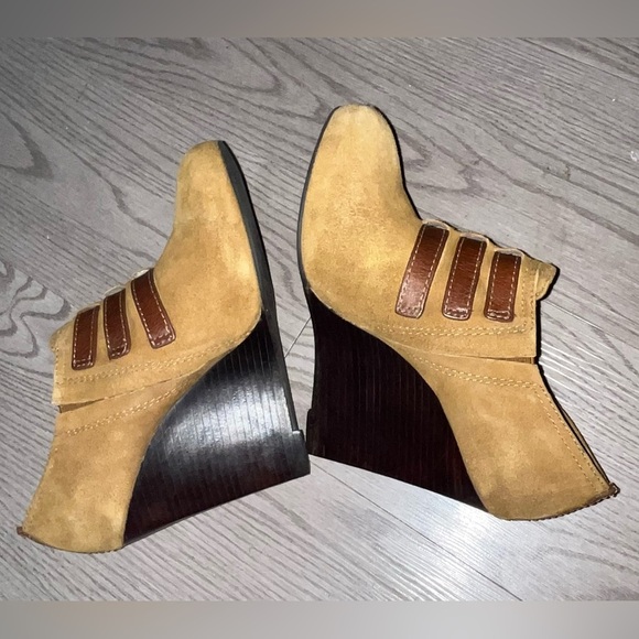 Tory Burch Gabriel High Wedge, Size 7M - Picture 6 of 16